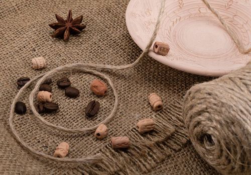 Perline di ceramica in stile etnico fatte a mano - MADEheart.com