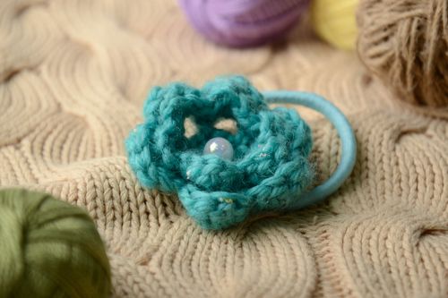 Hair tie with turquoise crochet flower - MADEheart.com