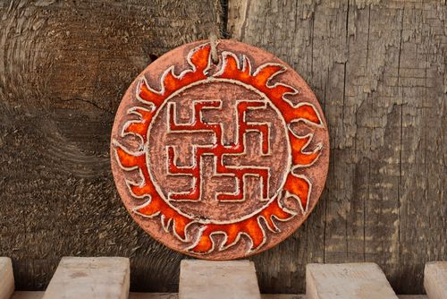 Handmade Keramik Wandteller Amulett Farnblüte - MADEheart.com