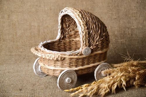 Шкатулка ручной работы плетеная хлебница изделие из лозы в виде коляски - MADEheart.com