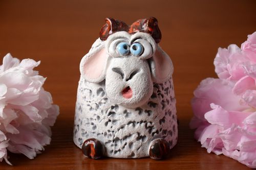 Schöne künstlerische Keramik Spardose aus Ton Halbporzellan Schaf mit Bemalung  - MADEheart.com