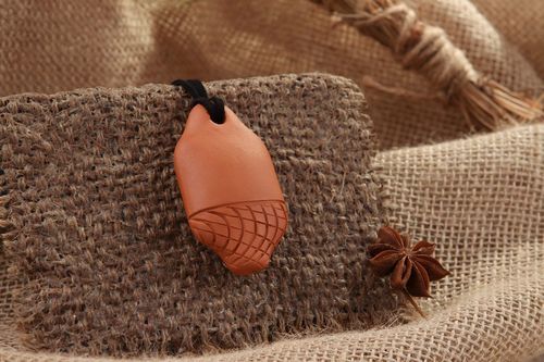 Ceramic tin whistle pendant, 3 sounds, spider line - MADEheart.com