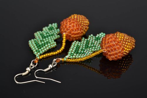 Boucles doreilles pendantes en perles de rocaille Glands - MADEheart.com