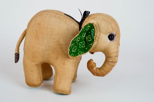 Aroma Kuscheltier Elefant aus Stoff mit Duft bemalt handgemacht in Beige Grün - MADEheart.com