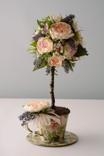 Handmade Topiary mit Rosen - MADEheart.com