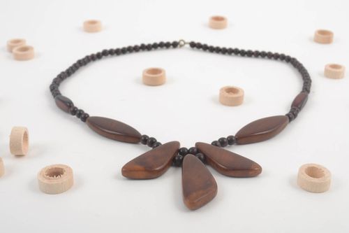 Collar moderno hecho a mano de madera adorno para el cuello regalo original - MADEheart.com
