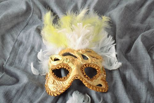 Masque de carnaval en papier mâché fait main  - MADEheart.com