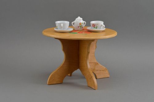 Handgemachter origineller Spielzeug Holz Tisch für Puppe mit Bemalung Blumen - MADEheart.com