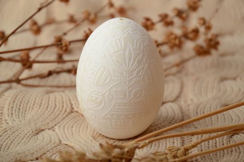 Designer Easter egg etched with vinegar - MADEheart.com