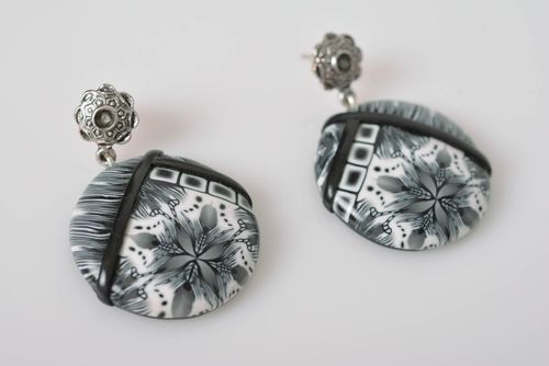 Boucles doreilles pendantes rondes noir et blanc faites main accessoire stylé - MADEheart.com