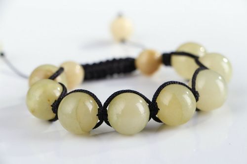 Bracelet made of green onyx - MADEheart.com