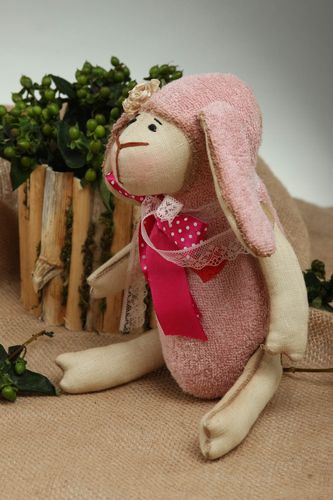Juguete artesanal de lino y lana muñeca decorativa Oveja decoración de interior - MADEheart.com