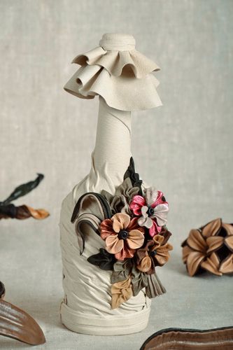 Bouteille décorée de cuir à motif floral - MADEheart.com