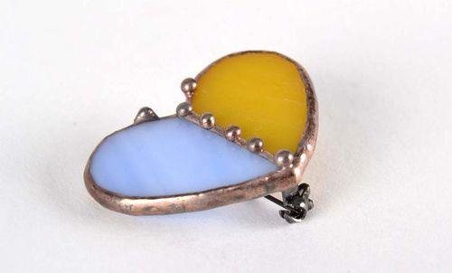 Ciondolo cuore ucraino in vetro fatto a mano pendente originale di vetrata - MADEheart.com
