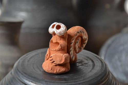 Figurine en céramique faite main écureuil - MADEheart.com