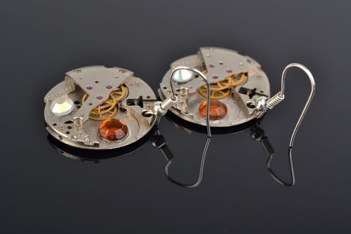 Boucles doreilles métalliques pendantes originales faites main style steampunk - MADEheart.com
