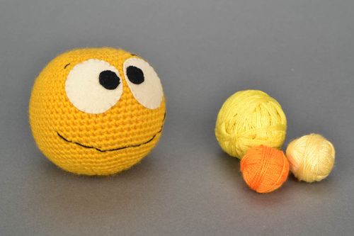Crochet decorative smiley  - MADEheart.com