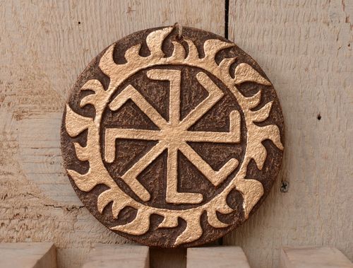 Pingente talismã decorativo de interior na forma de prato feito de argila Kolyadnik - MADEheart.com
