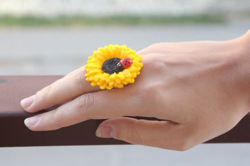 Ring aus Polymerton Sonnenblume - MADEheart.com