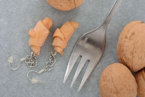 Brincos de cerâmica plástica Croissants - MADEheart.com