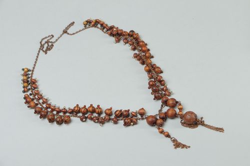 Collier de perles en bois sur chaînette en cuivre - MADEheart.com