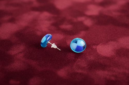 Runde blaue schöne Ohrringe Ohrstecker aus Fusing Glas künstlerische Handarbeit - MADEheart.com