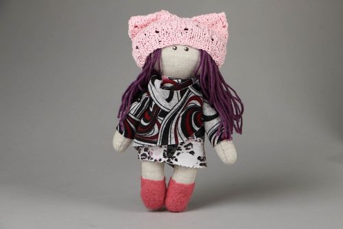 Кукла в вязаной шапке  - MADEheart.com