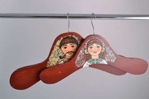 Set of 2 natural wood clothes hangers with designer acrylic painting handmade - MADEheart.com