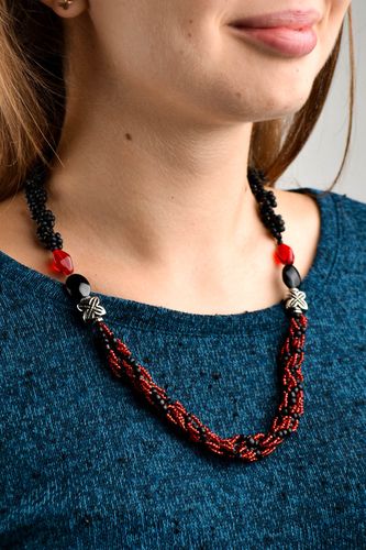 Collier perles rocaille Bijou fait main Accessoires femme design noir rouge - MADEheart.com