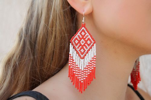 Red and white beaded earrings - MADEheart.com