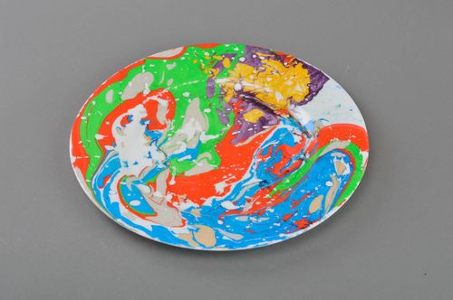 Assiette imitation marbre en verre ronde multicolore décorative faite main - MADEheart.com
