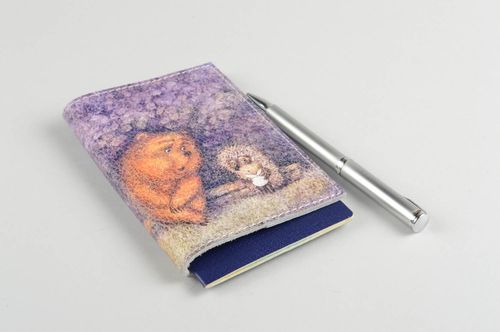 Funda para pasaporte hecha a mano accesorio de cuero regalo original para mujer  - MADEheart.com