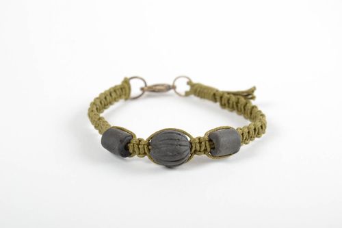 Тонкий браслет с бусинами из глины плетеный из вощеного шнура ручной работы - MADEheart.com