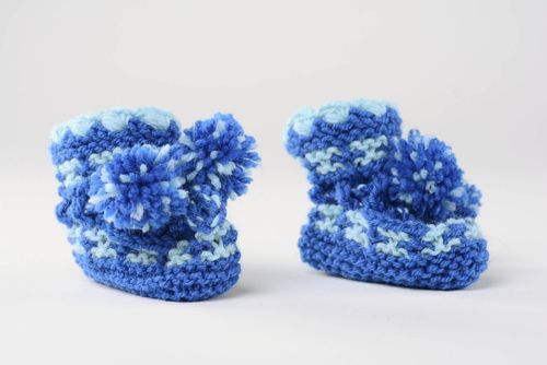 Chaussons bébé tricotés bleus originaux - MADEheart.com