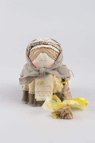 Muñeca de trapo folkórica hecha a mano decoración de hogar regalo original - MADEheart.com