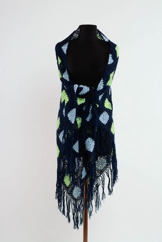 Châle tricoté main en demi-laine - MADEheart.com