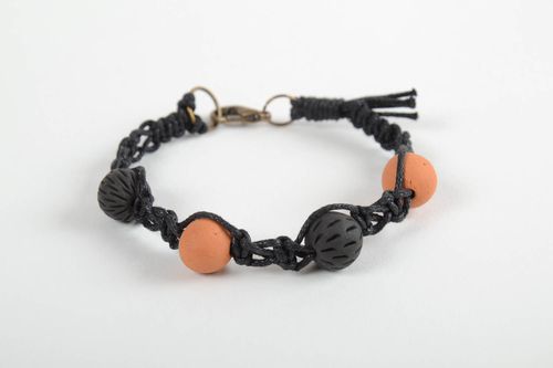 Bracelet textile Bijou fait main tressé noir perles argile Accessoire femme - MADEheart.com