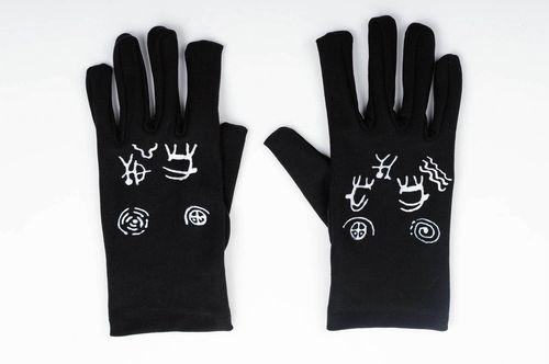 Gants tissu faits main Vêtement design Cadeau original avec motifs noirs - MADEheart.com
