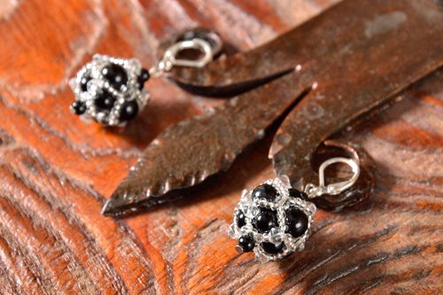 Evening earrings with black beads - MADEheart.com