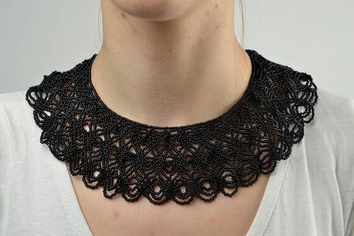 Collier perles de rocailles noir Bijou fait main Accessoire femme noir ajouré - MADEheart.com
