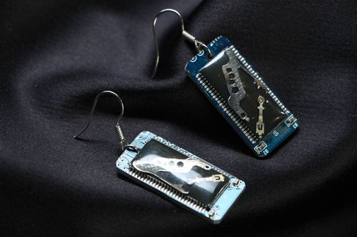 Boucles doreilles en métal de style cyberpunk   - MADEheart.com