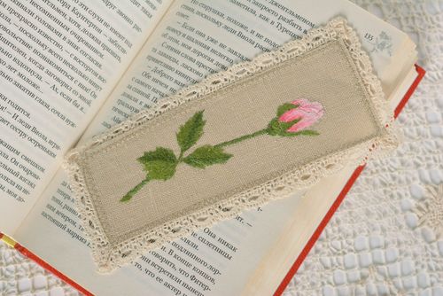 Marque-page fait main Accessoire livre tissu de lin brodé avec fleur Idée cadeau - MADEheart.com
