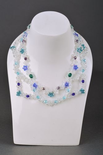 Collier en perles de cristal de roche blanc et bleu fait main pour femme  - MADEheart.com
