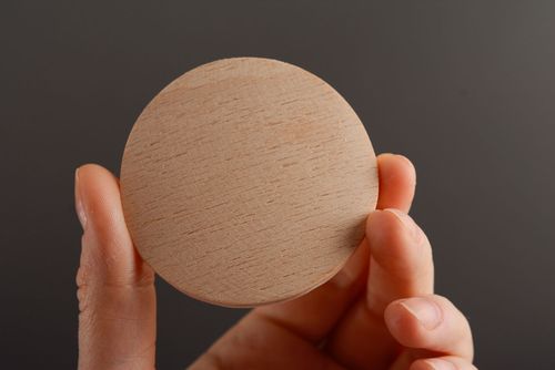 Pieza en blanco de madera para creatividad con forma del pasador en técnica de decoupage - MADEheart.com