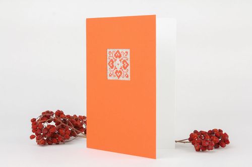 Оранжевая поздравительная открытка с вышивкой - MADEheart.com