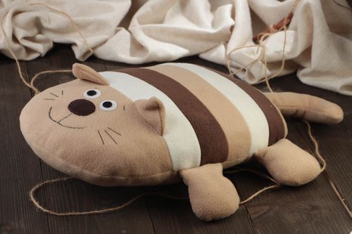 Игрушка-подушка для ребенка кот бежевый полосатый мягкий красивый ручной работы - MADEheart.com