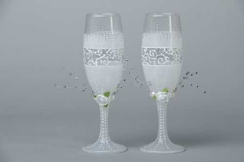Wedding champagne glasses - MADEheart.com