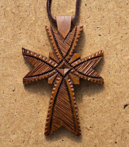 Croce di legno da collo fatta a mano Croce intagliata  Accessori da donna  - MADEheart.com
