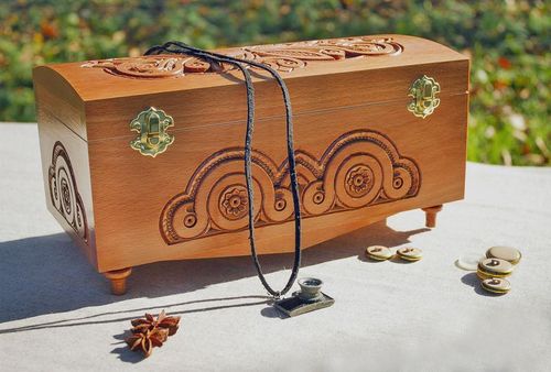 Caja tallada de madera  - MADEheart.com