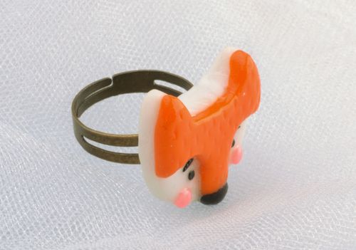 Anel na forma de uma raposa de cerâmica plástica - MADEheart.com